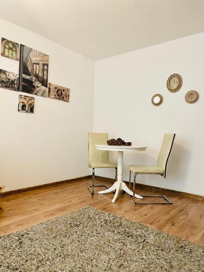 Thias Apartment -Parter, Langa Spitalul Marie Curie Bükreş Dış mekan fotoğraf