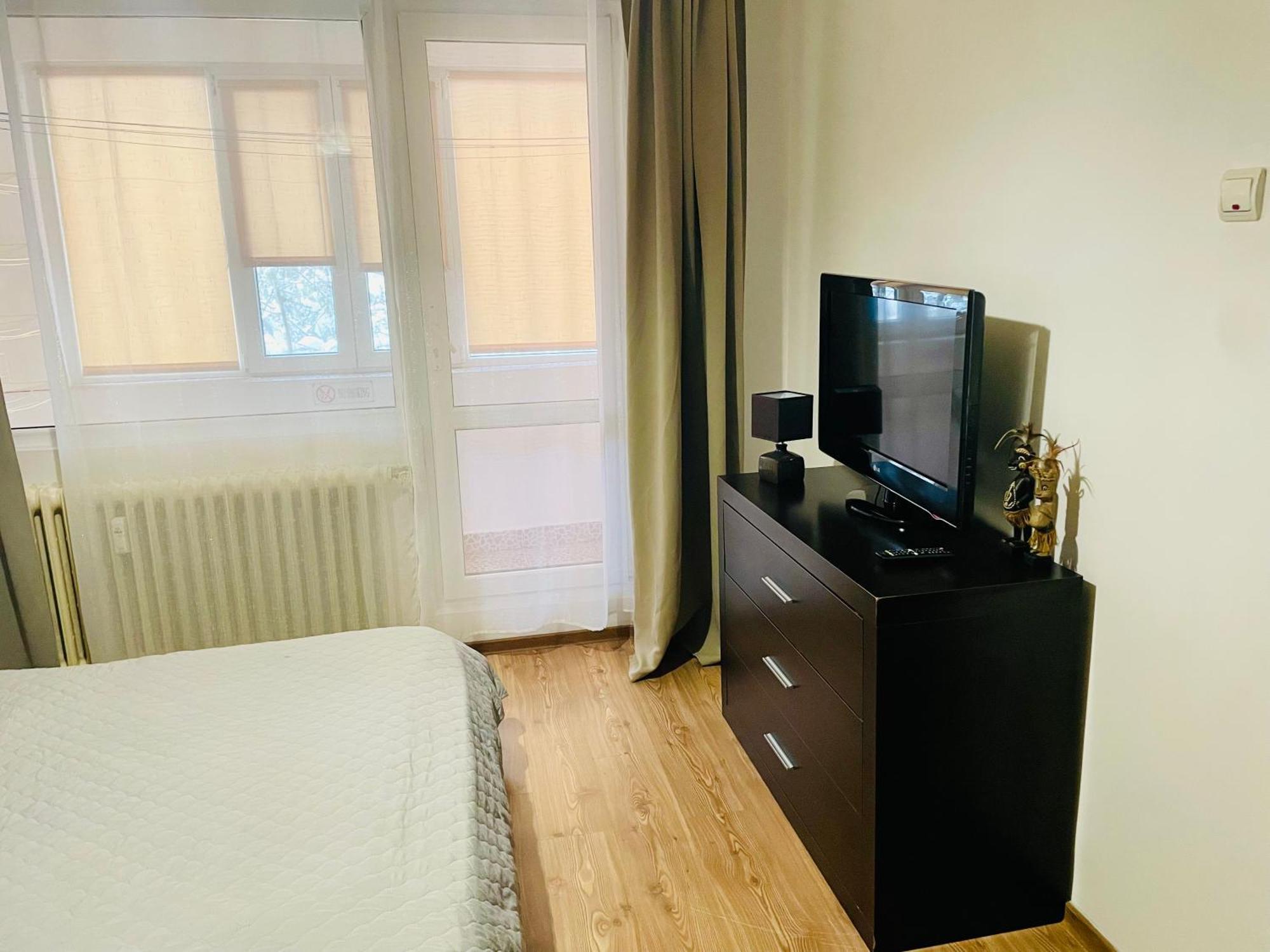 Thias Apartment -Parter, Langa Spitalul Marie Curie Bükreş Dış mekan fotoğraf